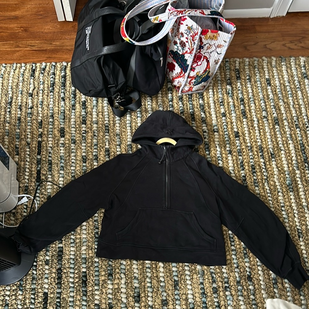 Black lulu lemon cropped half zip sweatshirt
